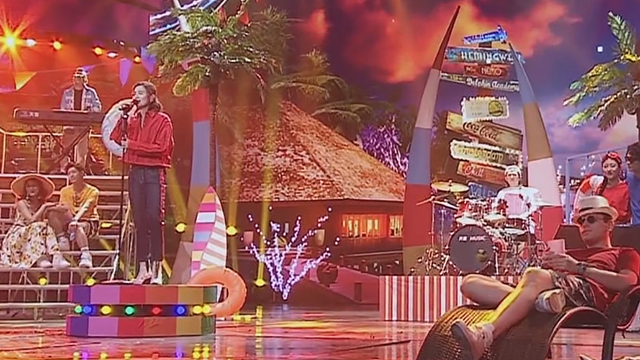 文艺范宋佳演唱《再见》惹“争议”? 文艺范宋佳演唱《再见》惹“争议”?