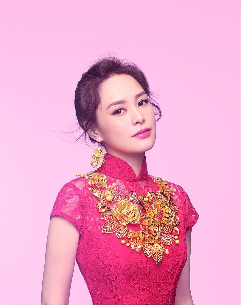 阿娇再披嫁衣变身中式美娇娘 发表甜蜜宣言:要遇到对的人