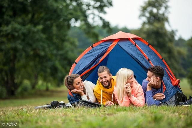 逼迫或诱骗某人做某事英语怎么说?