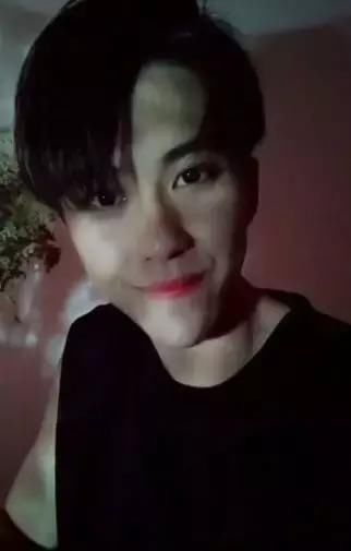 抖音网红拍照秘籍!有了这些道具,滤镜都省了!