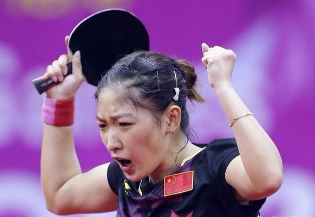 中国女乒刘诗雯独创的下蹲砍式发球,会成为她