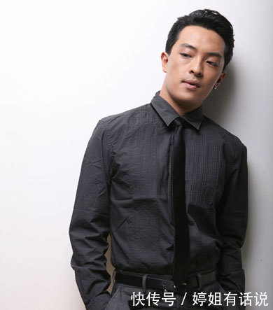 细数娱乐圈皇室后裔的明星,那英皇室全家福曝