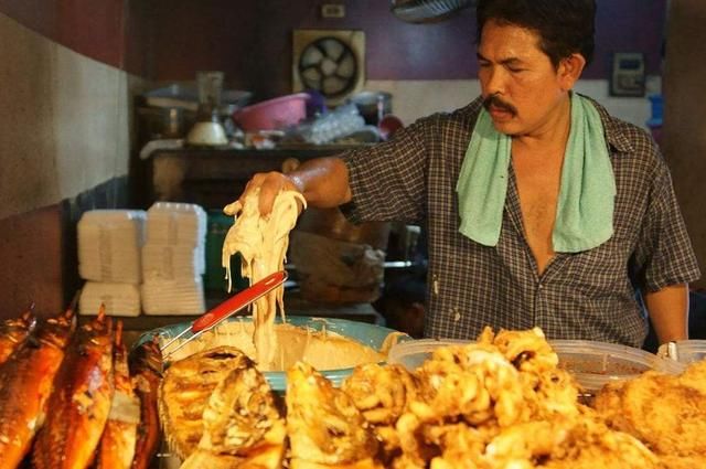 中国游客去泰国吃自助烧烤,结果老板哭了,网友