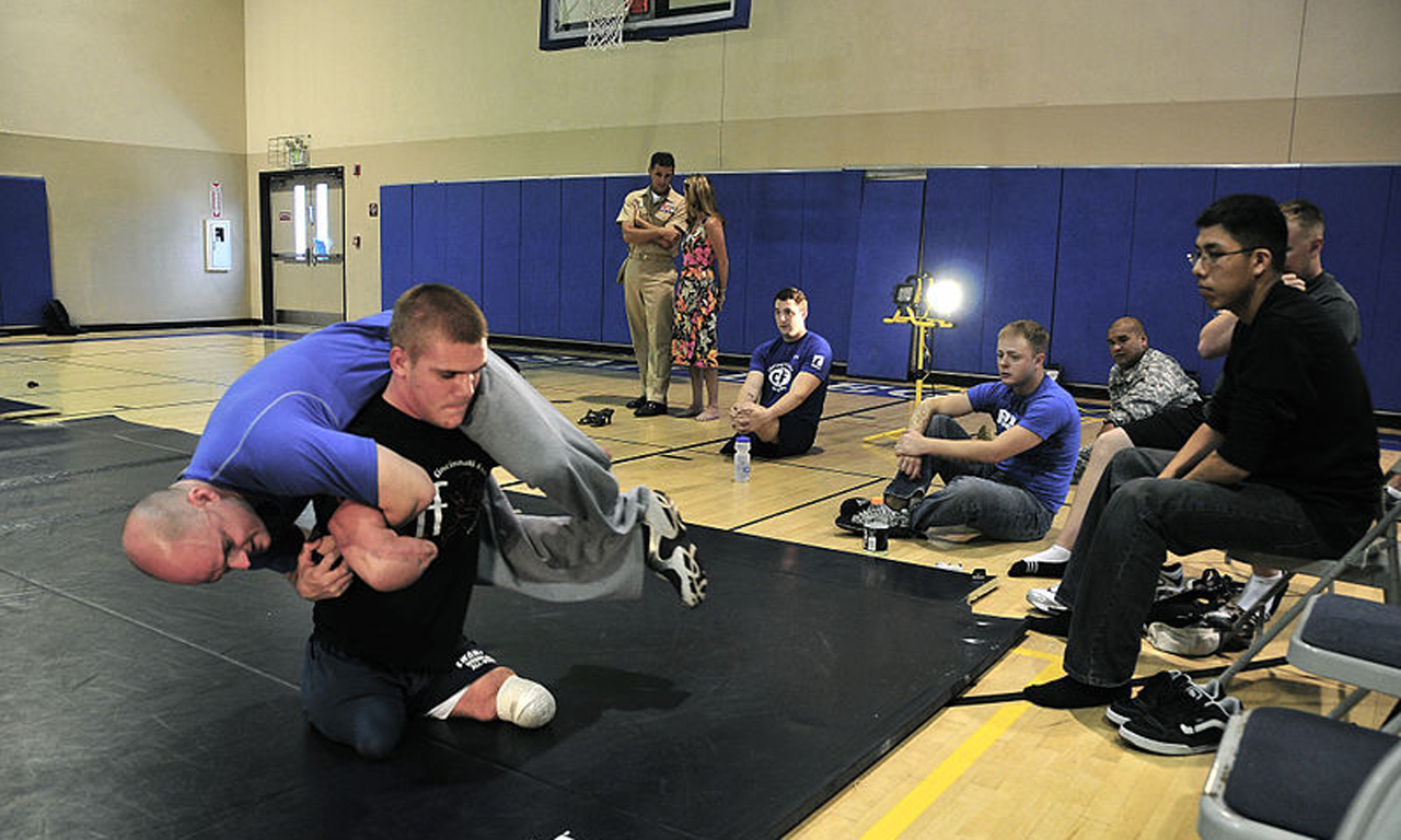 为了达成那遥不可及的梦想，他为自己订立了一套极度严厉的训练方式。