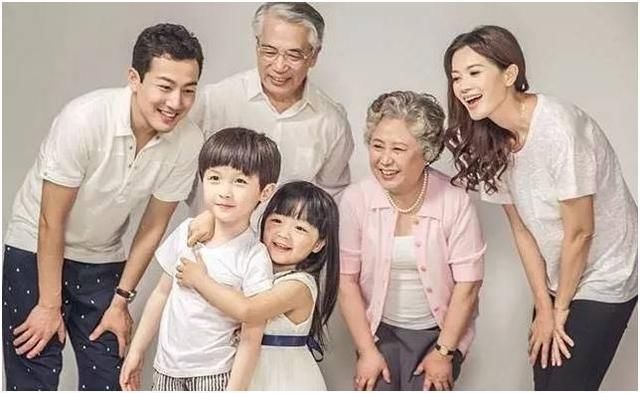 为什么多子女的老人会偏心其中一个孩子,而那