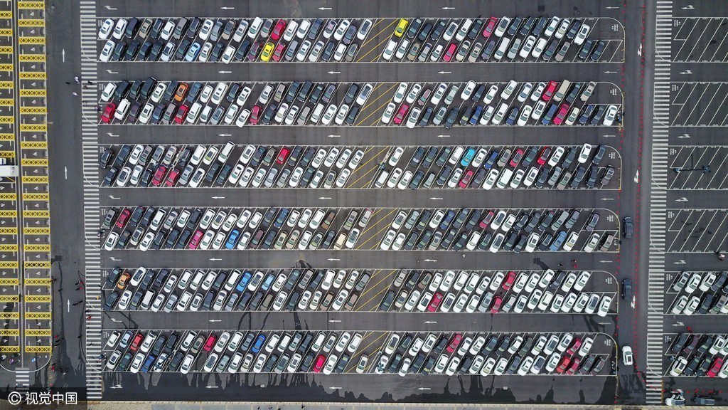 素质高!春节上海迪士尼外私家车摆出