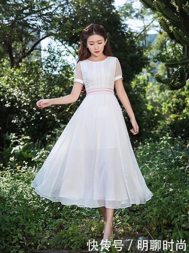 白色蕾丝连衣裙:温婉端庄突显气质,上身落落大