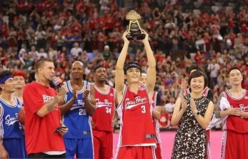 名人赛完美落幕，吴亦凡两双，张哲瀚MVP，苏醒郭艾伦致敬艾弗森
