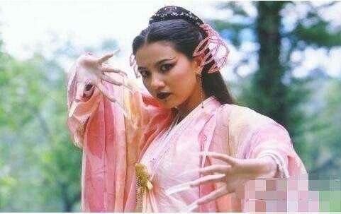 女星古装黑化后的妆容改变,李沁变妩媚,赵丽颖