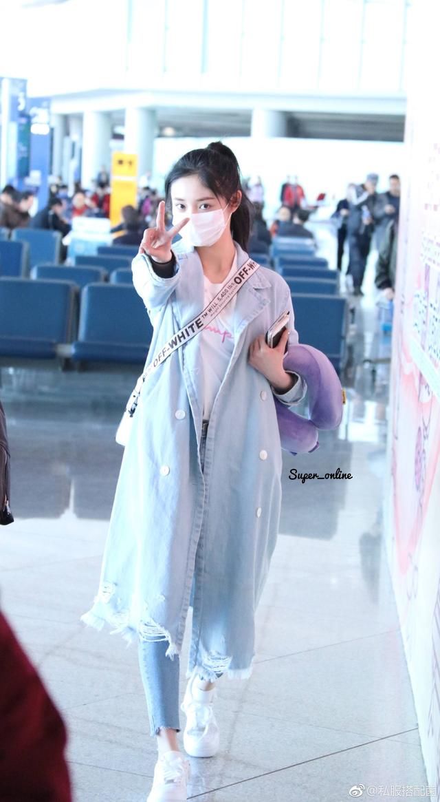 20岁周洁琼真厉害,撞衫马思纯徐璐都赢了,网友