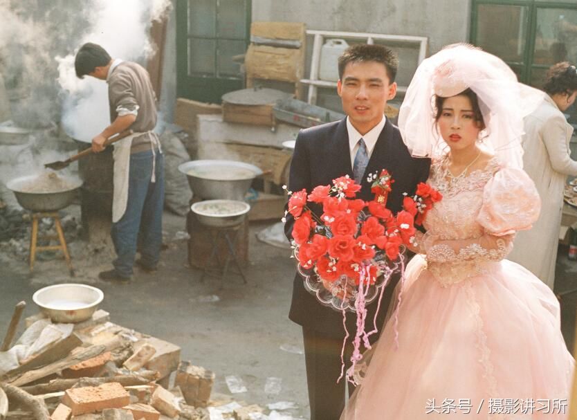 90年代婚礼穿戴-农村穿红色 县城穿粉色 省城穿