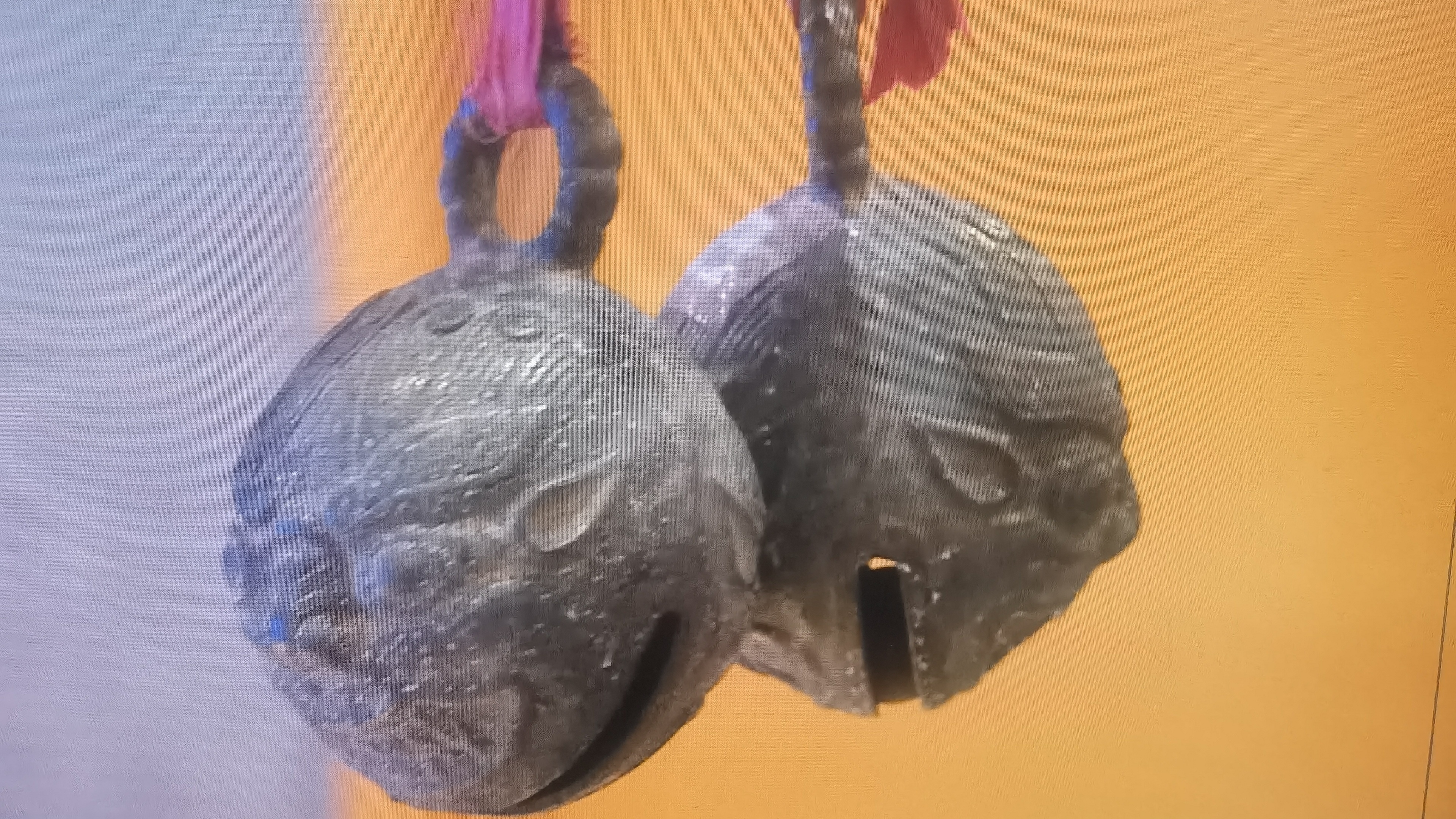 艺术家瞿弦和、张筠英藏品集结成书《铃铛的世界》出版发行 艺术家瞿弦和、张筠英藏品集结成书《铃铛的世界》出版发行