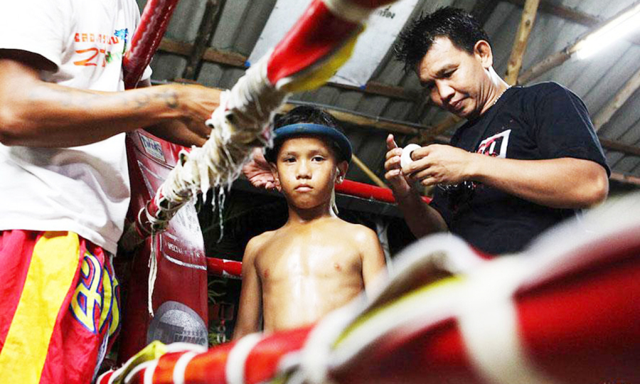 然而事实上，这条法案并没有真正保护到儿童拳击手。只要父母签署一份同意书，他们就可以走上拳击场。