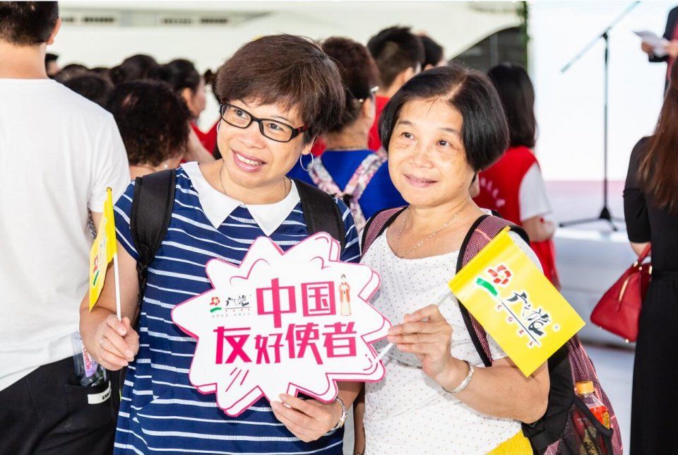 逾百名广东游客获邀赴柬埔寨,庆祝中柬建交6