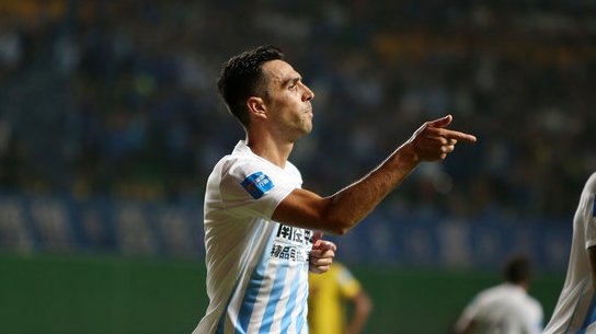 人气十足!富力外援扎哈维现身篮球引全场高呼