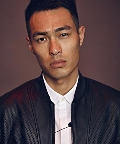 杨佑宁登男刊封面 裸身西装8块腹肌撩人 杨佑宁登男刊封面 裸身西装8块腹肌撩人