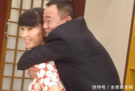 东北名家魏三跪拜潘长江,为啥名气被闫学晶猛