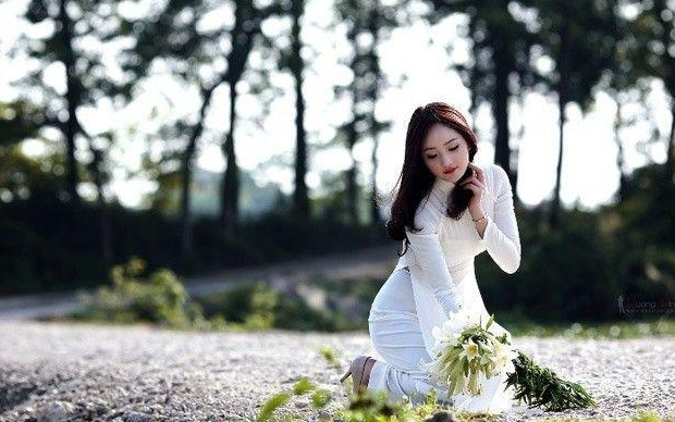 农村小伙娶回个越南媳妇,婚后越来越漂亮,邻居