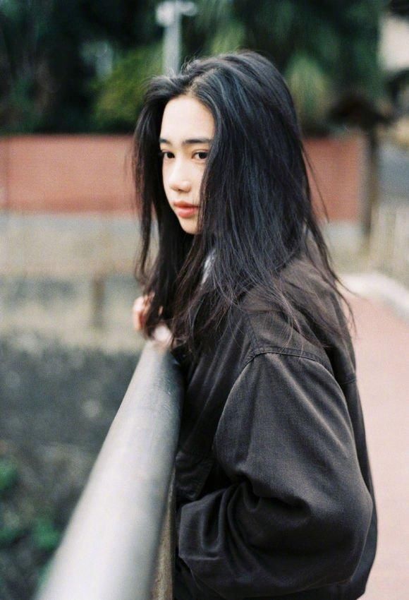 很压抑心很累的句子短语,瞬间就哭了!