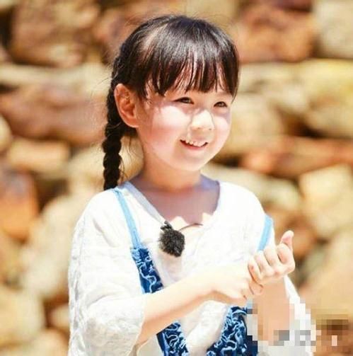 《爸爸去哪儿》里小山竹为何毫不怯场,看看她
