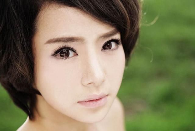 有人称她是最美的短发女星,嫁给韩国人后,一天