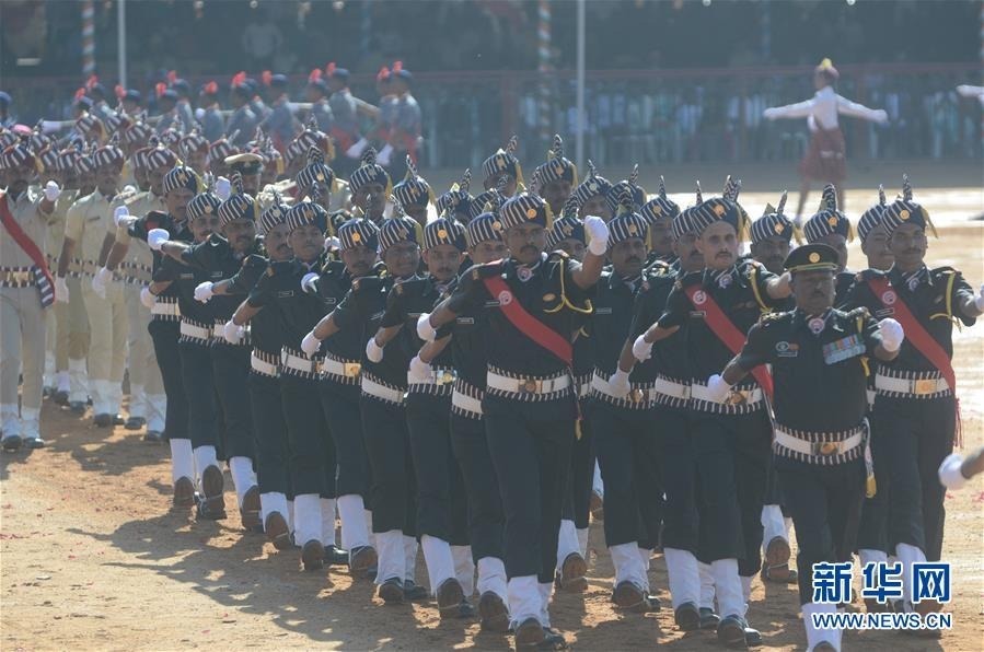 1月26日，在印度班加罗尔，士兵参加共和国日阅兵。新华社发