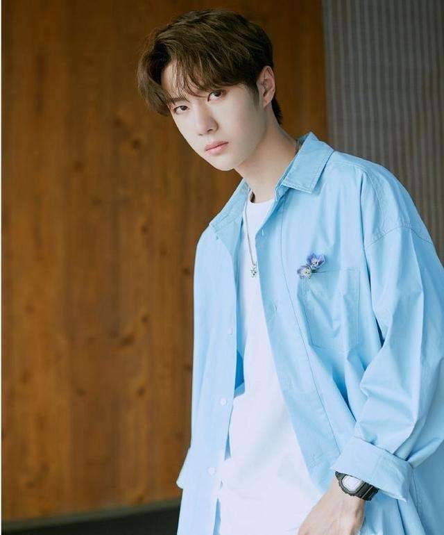 王一博背影封面 却被网友吐槽太丑了不敢露脸(图10) 王一博背影封面 却被网友吐槽太丑了不敢露脸(图10)