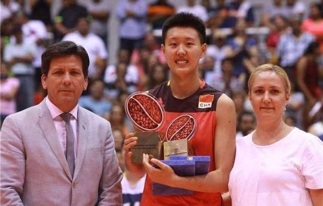 中国女排主帅老东家 有杨涵玉这样小鲜肉 为啥