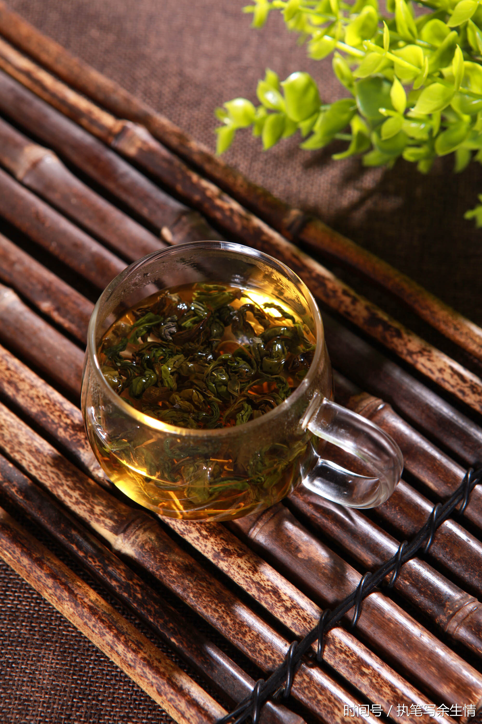 ①药谷丁香茶是长白山人远离胃病的秘籍,具有极高的养生价值,它对肠胃