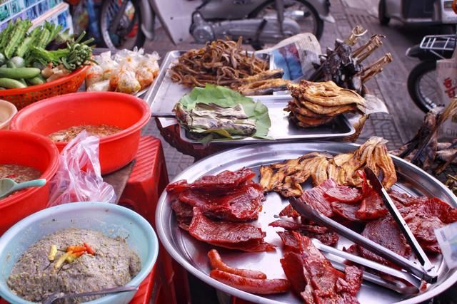 世界上最落后的国家,消费水平却奇高,30万只够