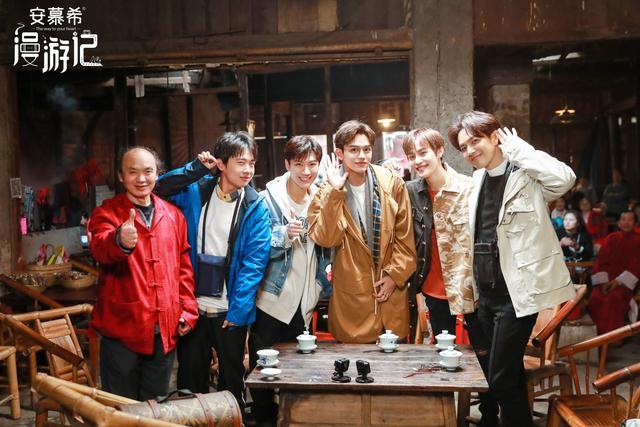 威神V18日出演《漫游记》预告漫游团史上最大年龄差的默契配合(图4) 威神V18日出演《漫游记》预告漫游团史上最大年龄差的默契配合(图4)