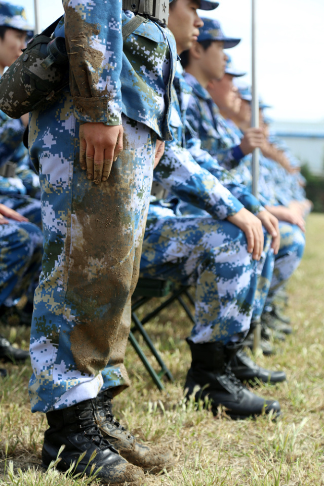 图为新兵训练照。