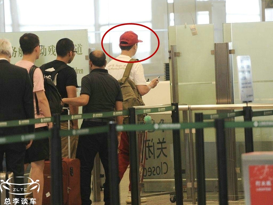 王思聪被限高消费 还能买豪车坐私人飞机吗?(图1) 王思聪被限高消费 还能买豪车坐私人飞机吗?(图1)