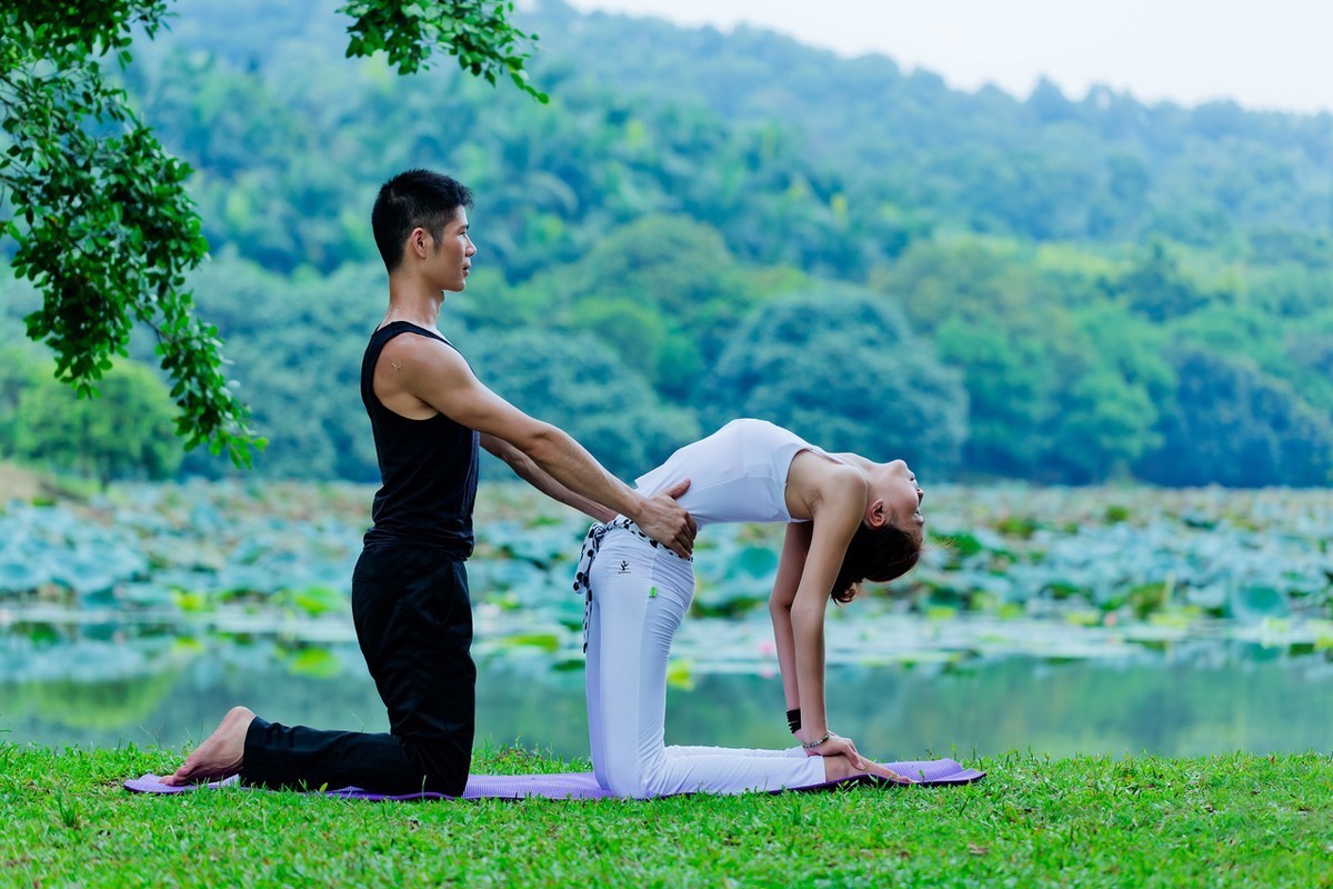 男女共练瑜伽场面销魂 满眼都是长腿翘臀 男女共练瑜伽场面销魂 满眼都是长腿翘臀