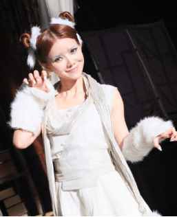 赵丽颖穿越变猫, 网友: 甩出九命猫妖几个银河系