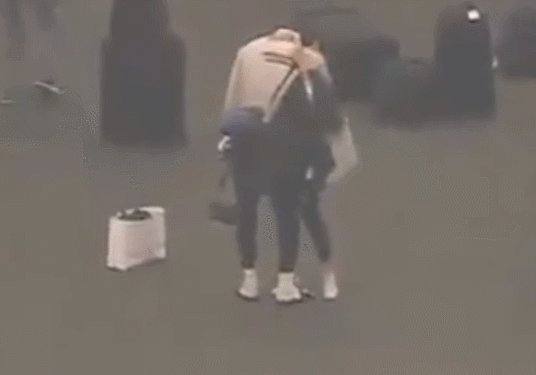 1580081439101090944.gif 科比遇难引全世界震惊 各界名流齐哀悼(图3)
