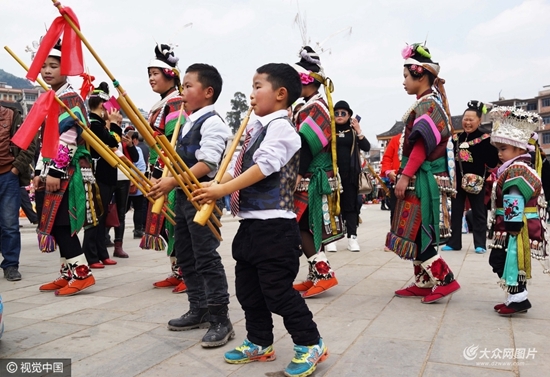 贵州凯里:非遗芦笙舞气势磅礴 跳动世界最强音