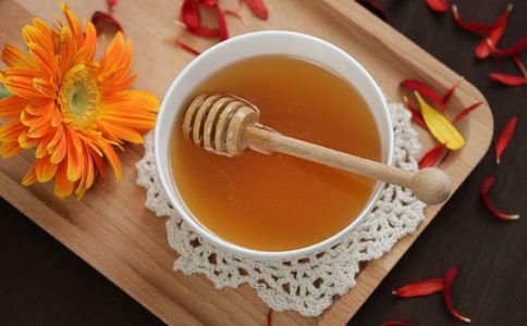 啤酒喝多了怎么解酒 蜂蜜水缓解酒后头痛