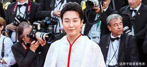 太伤自尊!李玉刚戛纳红毯被3次驱赶,国家一级