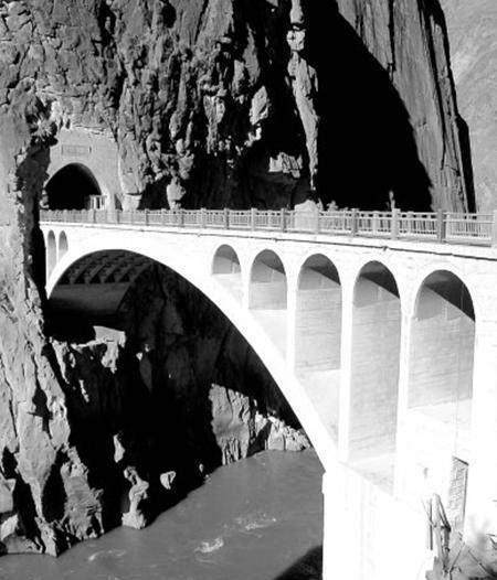 中国唯一一座不允许拍照的桥:竣工时一排长纵