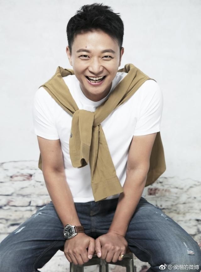 和陆毅罗海琼是同学,曾参演最早的穿越剧,《风