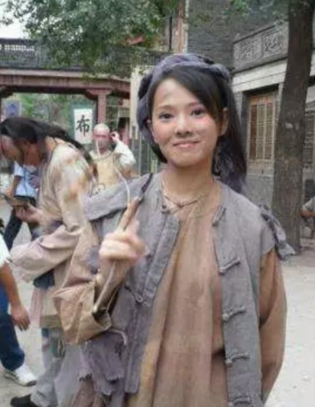 明星们的乞丐装华丽到能去走秀_深圳热线