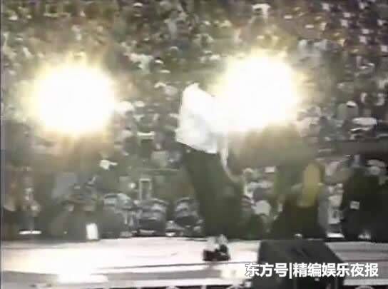 看看吴亦凡的超级碗,再看看1993年迈克杰克逊