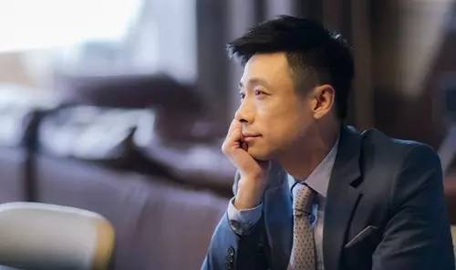 随着《欢乐颂》的热播,祖峰饰演的奇点大叔一跃登上了热搜榜.