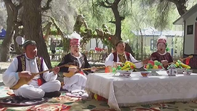 走进哈萨克 近距离感受阿肯弹唱的魅力 走进哈萨克 近距离感受阿肯弹唱的魅力