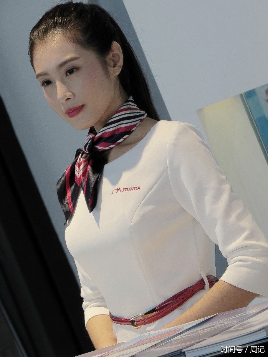 某车展上的礼仪模特小姐, 个个都是端庄秀丽!