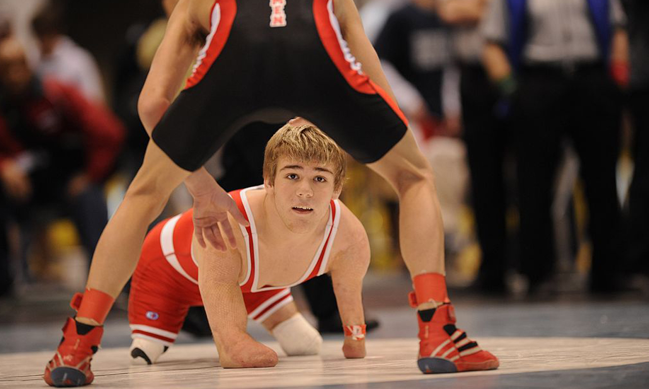 他对记者称：“我不觉得自己有何不同，我可以跟平常人一样去打摔角、去上学、去照顾自己，平常人做到的事我亦做得到。”