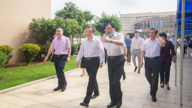 省教育厅厅长景李虎莅临广东海洋大学寸金学院调研指导工作 省教育厅厅长景李虎莅临广东海洋大学寸金学院调研指导工作