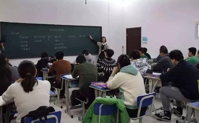 高考差生:是复读还是读专科?有眼光的学生会