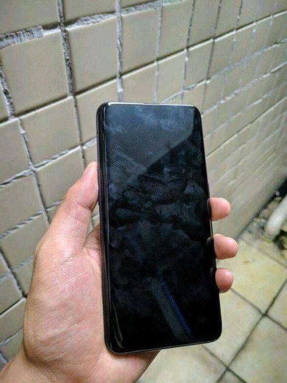 全球首款曲屏升降式摄像头的手机,你会买它吗